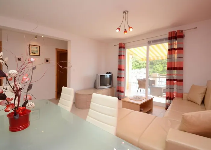 Kor Ula - Two Bedroom With Terrace And Sea View Coral 아파트